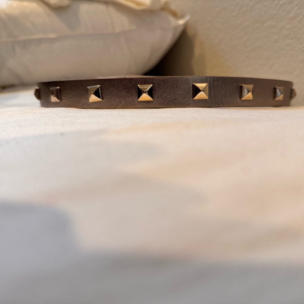 White House Black Market Champagne Studded Snap Belt – S/M